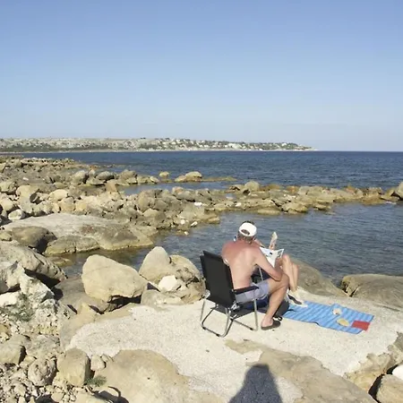 Punta Milocca Sleeps 2 Wifi T764356 Apartament