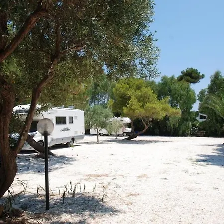 Apartament Punta Milocca Sleeps 2 Wifi T764356