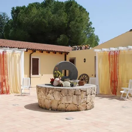 Punta Milocca Sleeps 2 Wifi T764356 Apartament